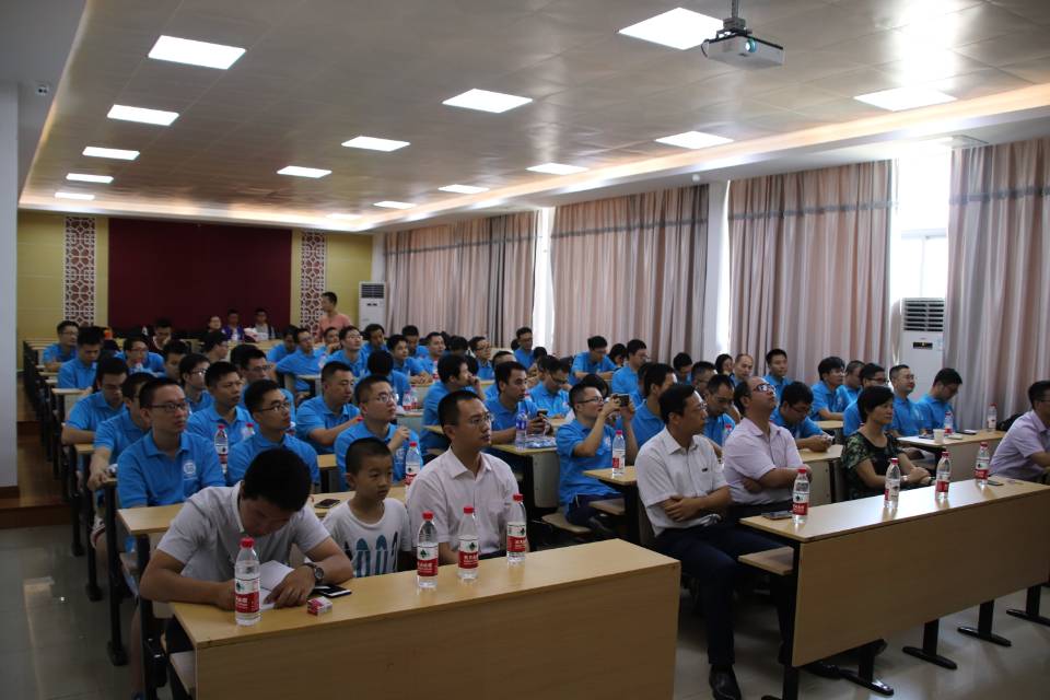 17.10.01 大象传媒
成功举办2003级校友毕业十周年聚会5d944b190f736492