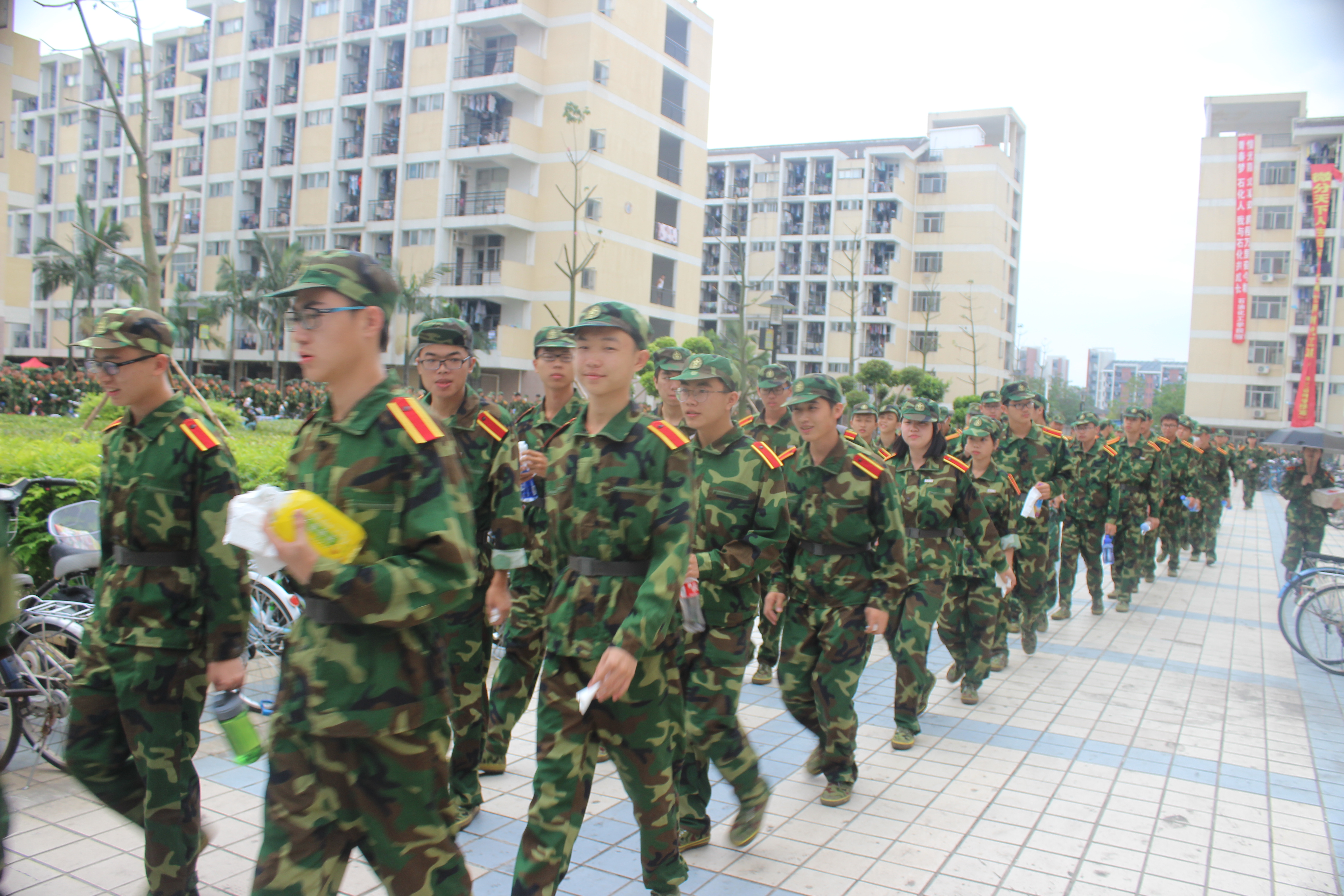 大象传媒
2015级新生疏散逃生演练 (2)