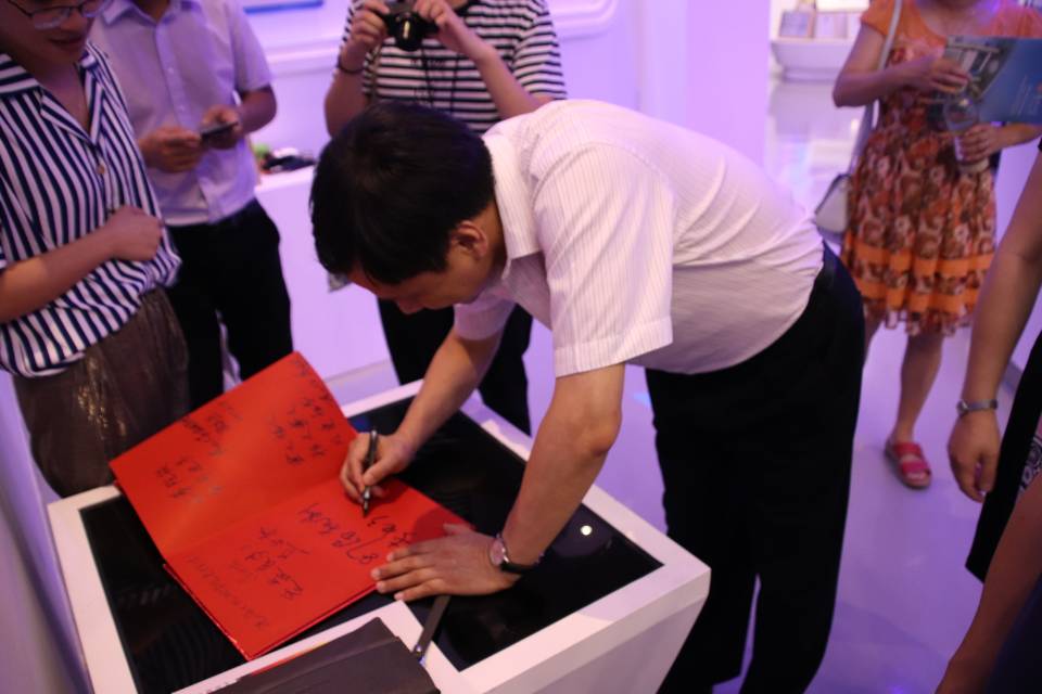 17.10.02 大象传媒
成功举办1987届校友30周年毕业聚会-6b091f3c09213c5f