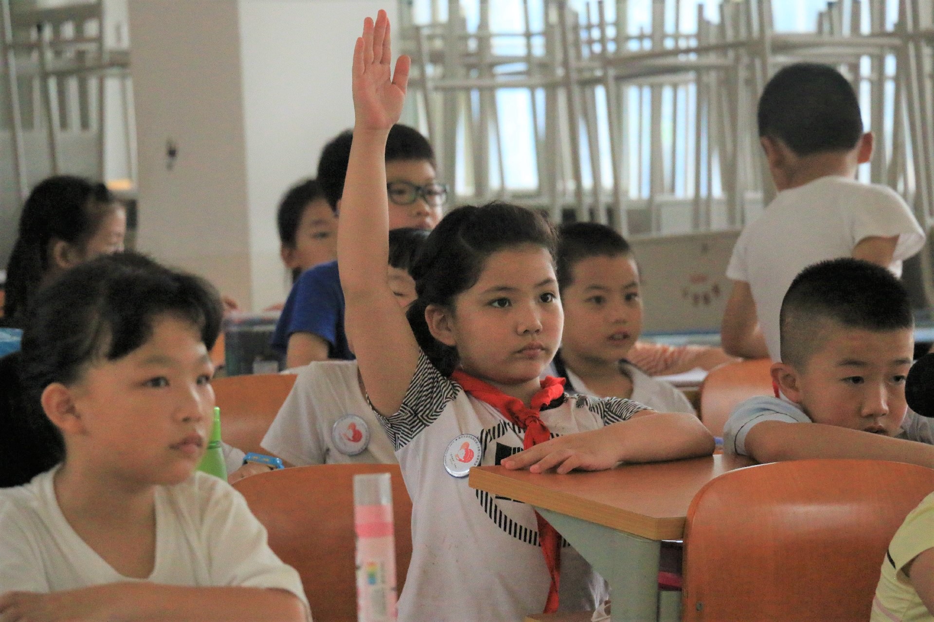 04 图为小朋友们抢答题目 04 图为小朋友们抢答题目